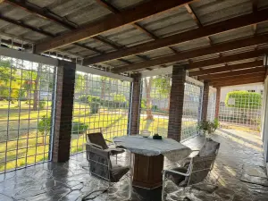 4 Bedroom House to Rent in Greystone Park