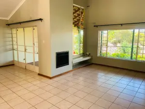Townhouse/Complex/Cluster to Rent in Borrowdale Brooke