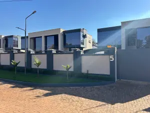 Townhouse/Complex/Cluster to Rent in Mount Pleasant