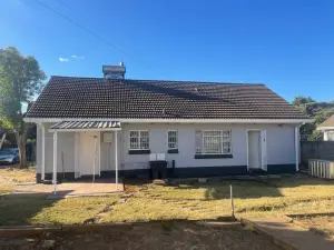 3 Bedroom House to Rent in Hillside