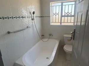 3 Bedroom Cottage/Garden Flat to Rent in Manresa