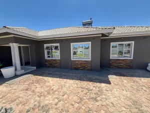 3 Bedroom Cottage/Garden Flat to Rent in Manresa