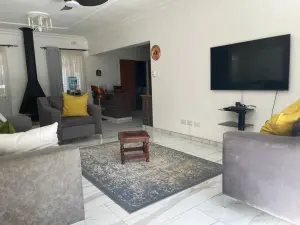 5 Bedroom House to Rent in Alexandra Park