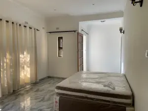 5 Bedroom House to Rent in Alexandra Park