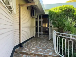 5 Bedroom House to Rent in Alexandra Park