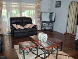 1 Bedroom Cottage/Garden Flat to Rent in Greendale