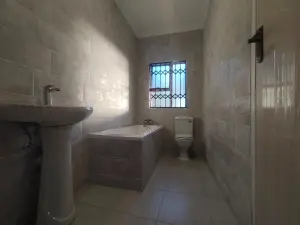 4 Bedroom House to Rent in Greendale