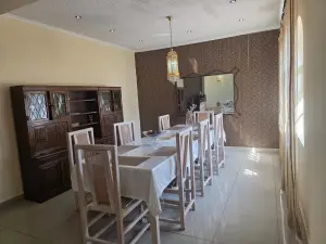 4 Bedroom House to Rent in Gunhill