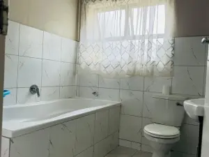 Townhouse/Complex/Cluster to Rent in Newlands