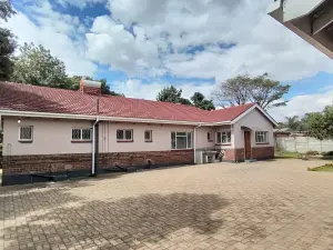 4 Bedroom House to Rent in Emerald Hill