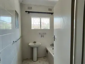 4 Bedroom House to Rent in Emerald Hill