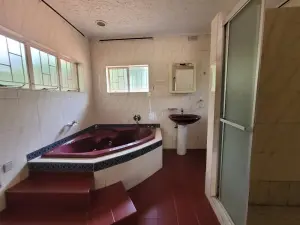 4 Bedroom House to Rent in Avondale - The Ridge