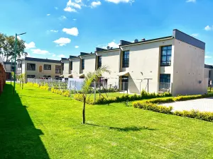 Townhouse/Complex/Cluster to Rent