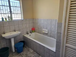 4 Bedroom House to Rent in Greendale
