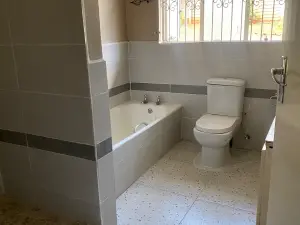 5 Bedroom House to Rent in Kambanji