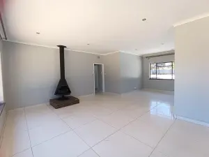 4 Bedroom House to Rent in Greendale
