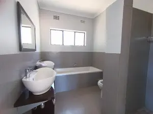 4 Bedroom House to Rent in Greendale