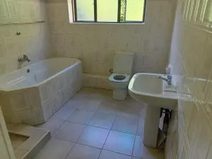 4 Bedroom House to Rent in Greystone Park