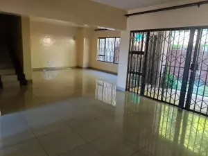 4 Bedroom House to Rent in Greystone Park