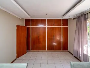 5 Bedroom House to Rent in Borrowdale
