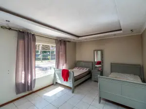 5 Bedroom House to Rent in Borrowdale