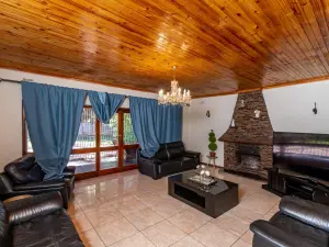 5 Bedroom House to Rent in Borrowdale