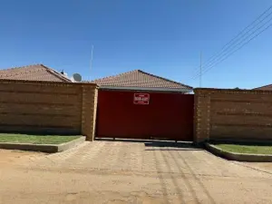 5 Bedroom House to Rent in Zimre Park
