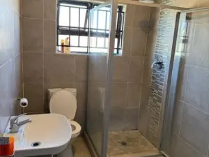 5 Bedroom House to Rent in Zimre Park