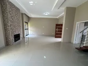 Townhouse/Complex/Cluster to Rent in Sentosa