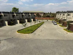 Townhouse/Complex/Cluster to Rent in Sentosa