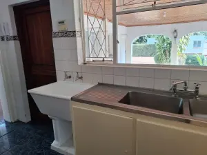 4 Bedroom House to Rent in Alexandra Park