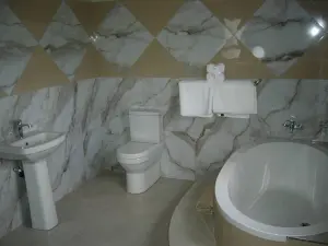 5 Bedroom House to Rent in Borrowdale Brooke