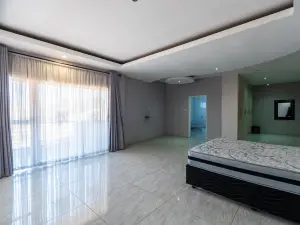 7 Bedroom House to Rent in Greystone Park