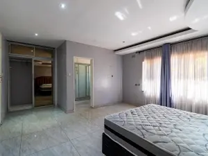 7 Bedroom House to Rent in Greystone Park