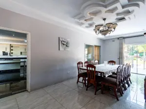 7 Bedroom House to Rent in Greystone Park