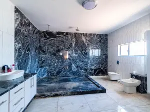 7 Bedroom House to Rent in Greystone Park