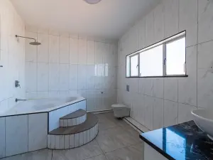 7 Bedroom House to Rent in Greystone Park