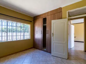 Townhouse/Complex/Cluster to Rent in Newlands