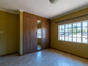 Townhouse/Complex/Cluster to Rent in Newlands