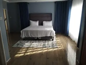 5 Bedroom House to Rent in Highlands