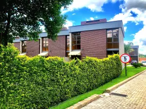 Townhouse/Complex/Cluster to Rent