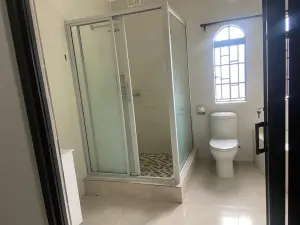 6 Bedroom House to Rent in Glen Lorne