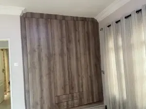 6 Bedroom House to Rent in Glen Lorne