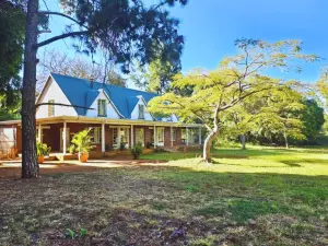 4 Bedroom Cottage/Garden Flat to Rent in Borrowdale