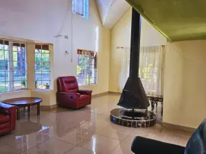 4 Bedroom Cottage/Garden Flat to Rent in Borrowdale