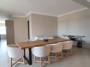 4 Bedroom House to Rent in Sandton Park