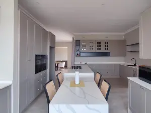 4 Bedroom House to Rent in Sandton Park