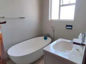4 Bedroom House to Rent in Sandton Park
