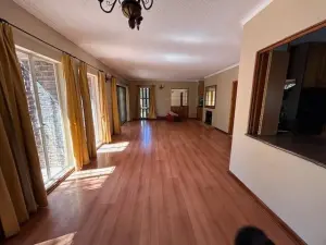 Townhouse/Complex/Cluster to Rent in Newlands