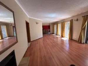 Townhouse/Complex/Cluster to Rent in Newlands